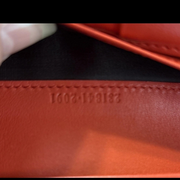 Authentic Gucci 'GG' Scarlet Embossed Leather  Cardholder Wallet - Picture 7 of 8